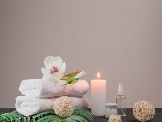 https://meyrin-lesvergers.ch/wp-content/uploads/2025/10/elements-naturels-pour-spa-avec-des-bougies-scaled-e1778487281990-640x480.jpg