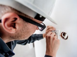 https://meyrin-lesvergers.ch/wp-content/uploads/2026/05/jarmoluk-electrician-1080554_1920-320x240.jpg